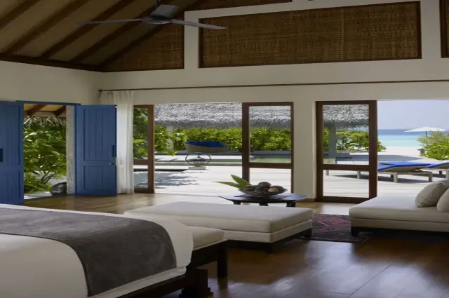 Royal Beach Villa - Bedroom